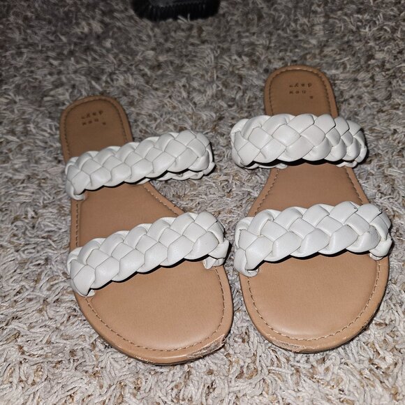 New Day sandals - Picture 1 of 1
